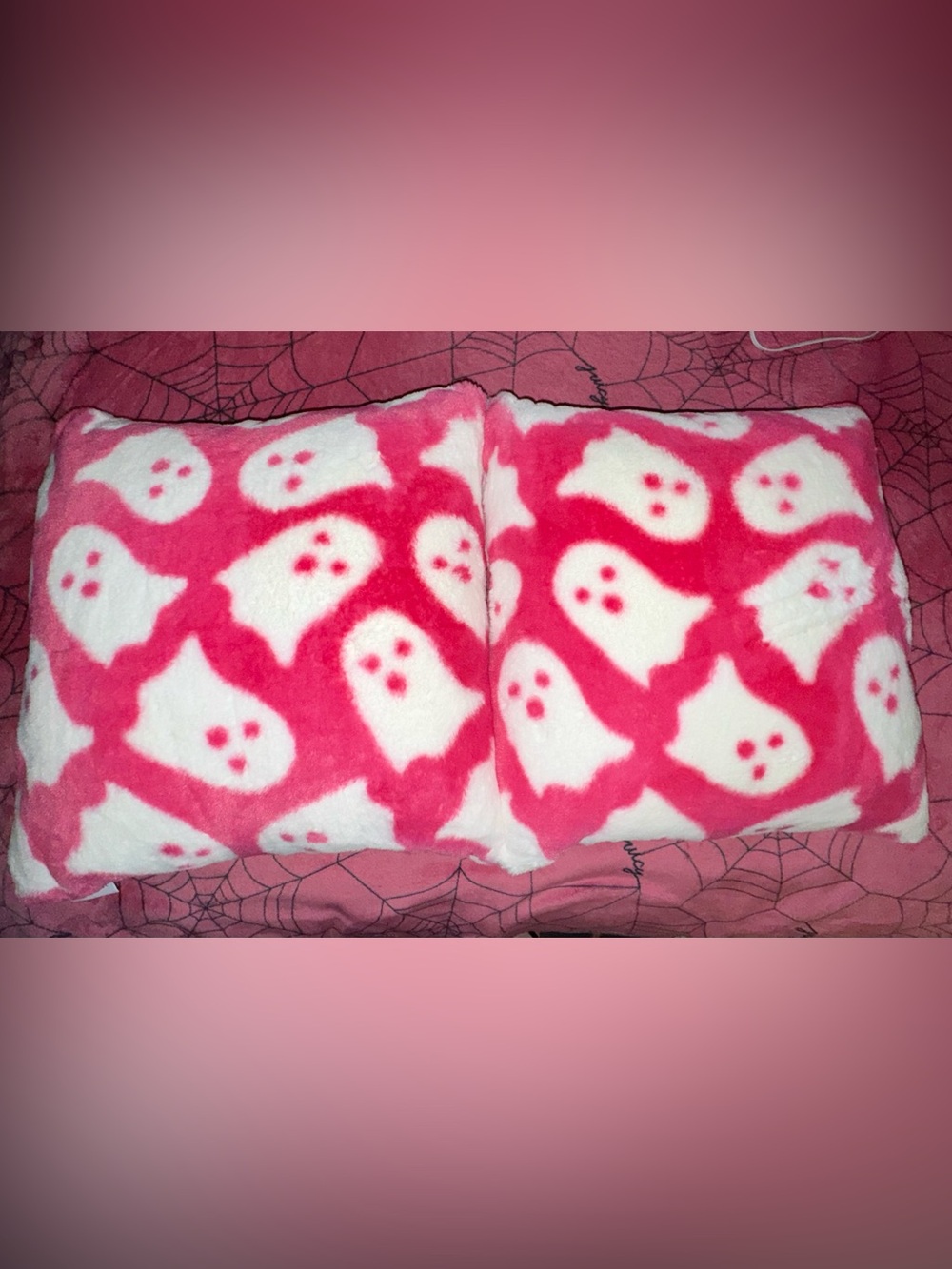 Storehouse Seasonal hot pink ghost pillow set